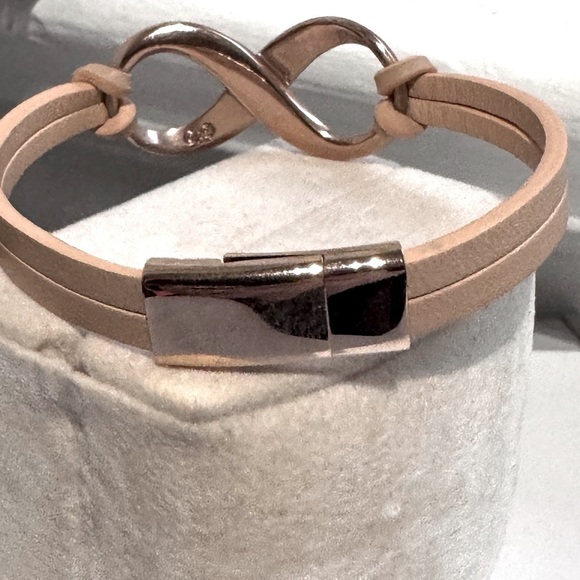 ✨Stunning Vintage Swarovski Infinity Rose Bracelet featuring Clear Pave Crystals - Picture 10 of 16